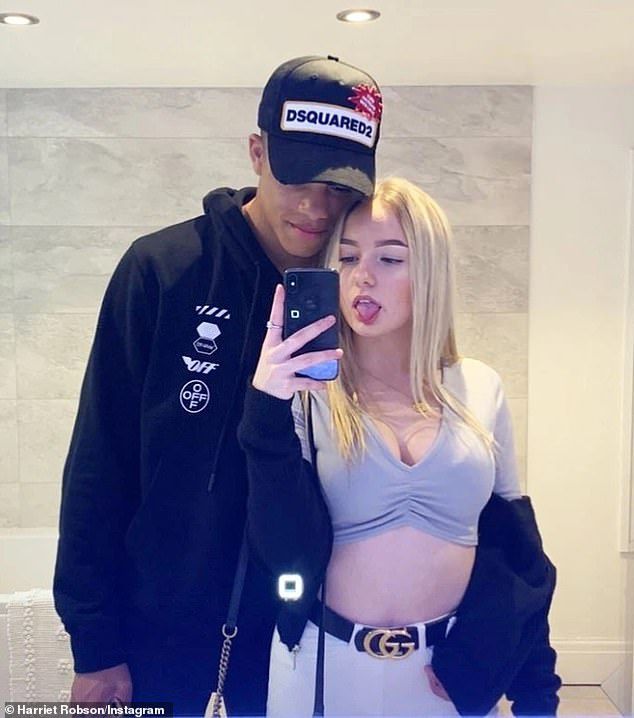 男人扒开美女的屁股爽捅